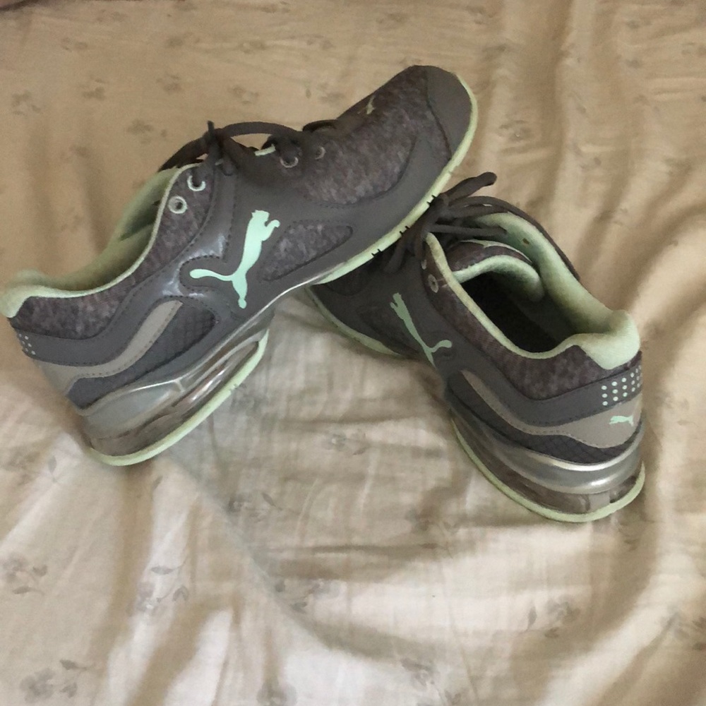 Gray and Mint Pumas Iocell 1.0
